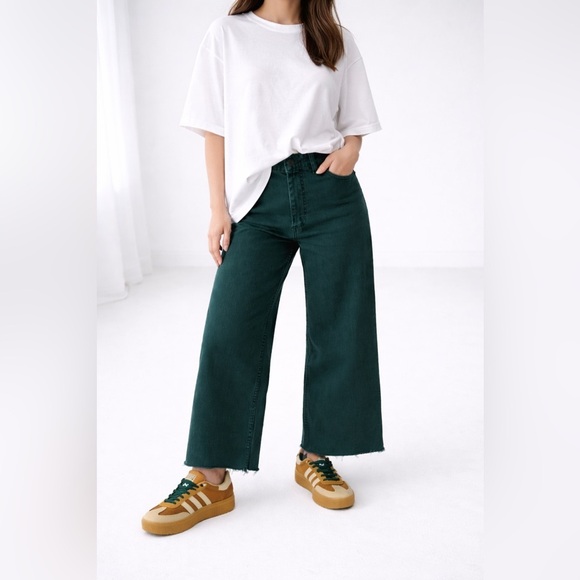 Zara Accessories - zara deep green jeans size 2- have stretch in them